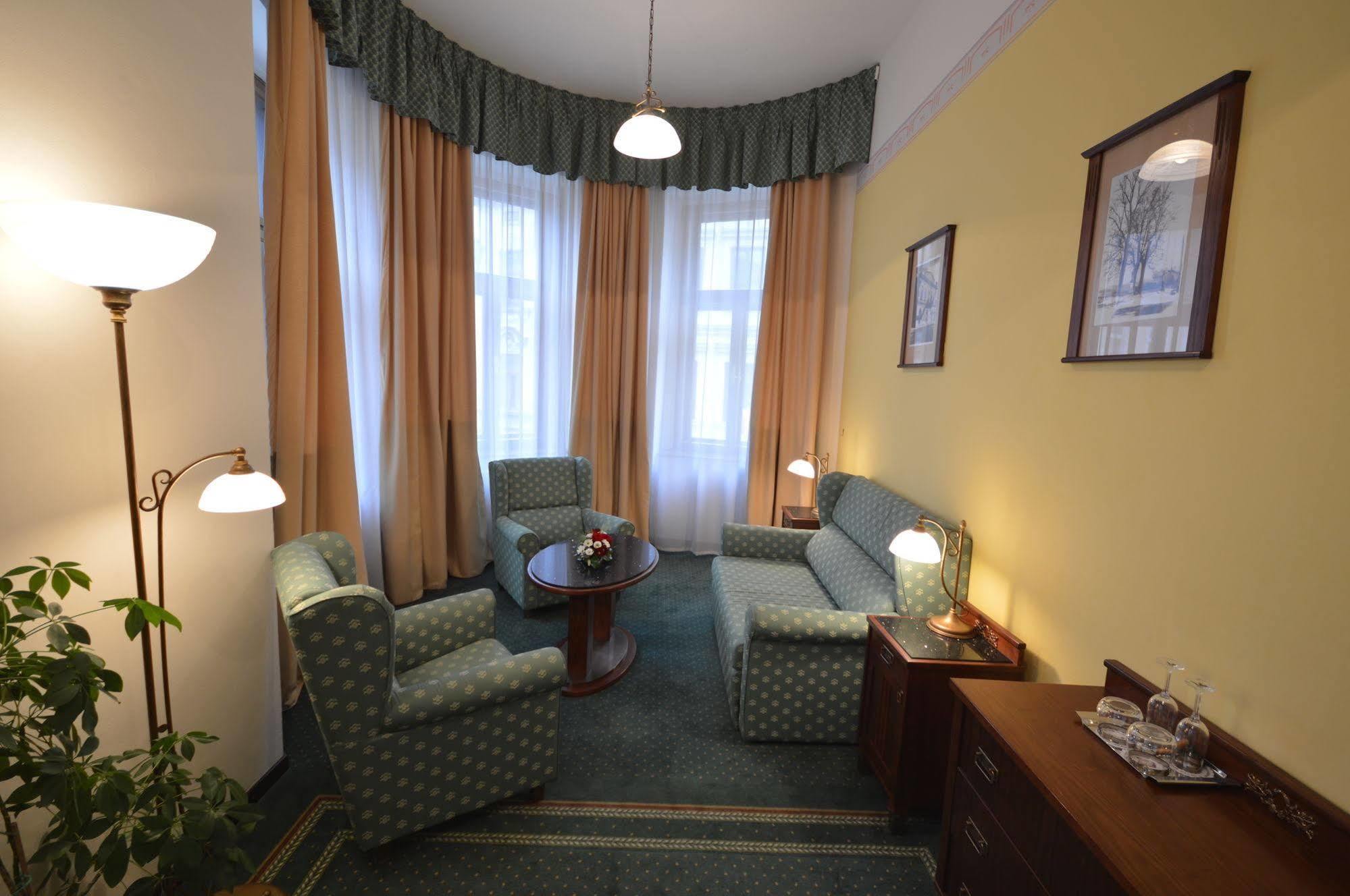 Grandhotel Garni Hotel 4*